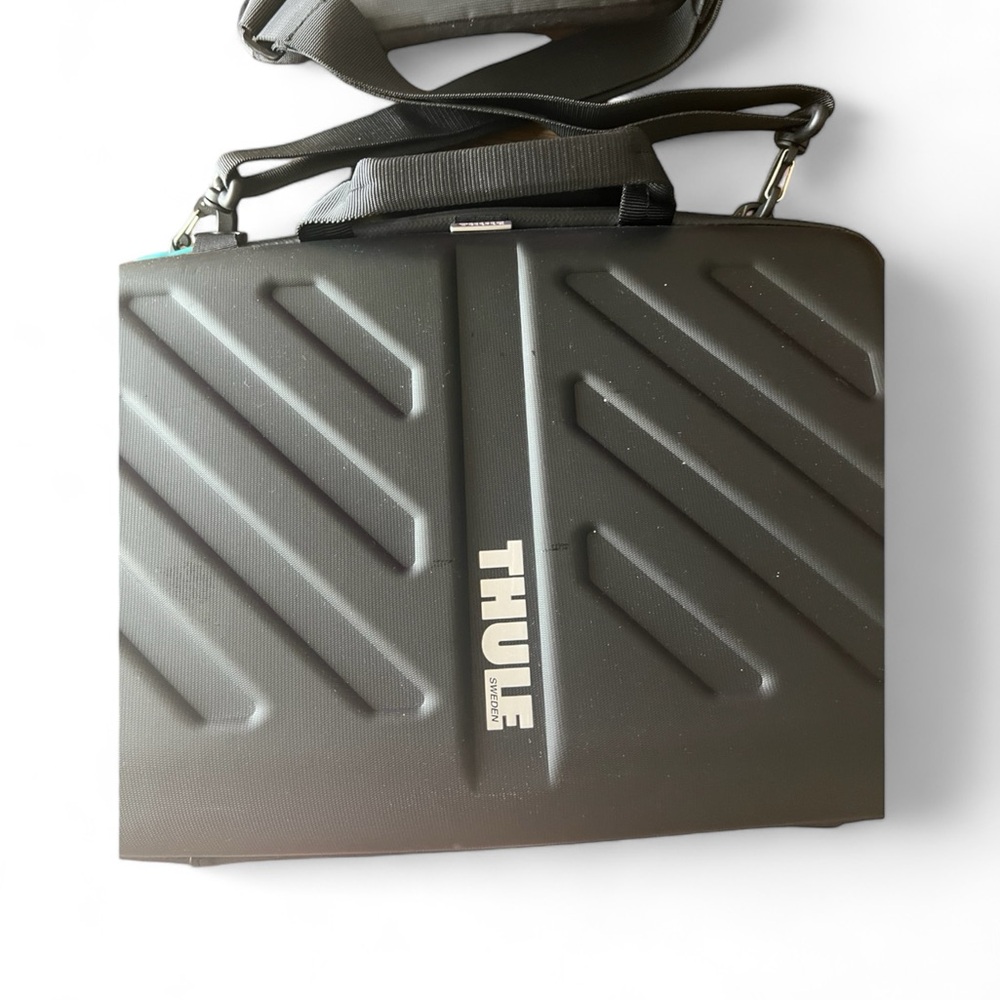 Thule - brand new  with original booklet never used- computer case